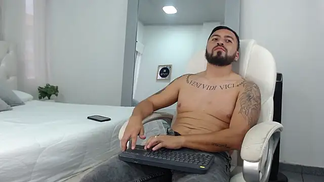 Snapshot of sebastian_colle chatting on 03.02.25 sebastian colle online show from 03.02.25