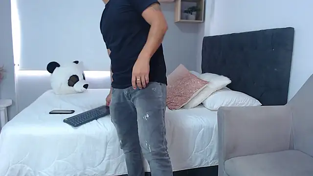 Snapshot of sebastian_colle chatting on 03.11.25 sebastian colle online show from 03.11.25