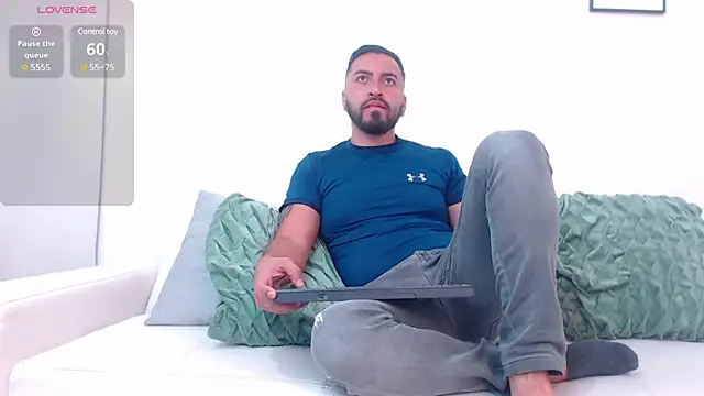 Snapshot of sebastian_colle chatting on 03.17.25 sebastian colle online show from 03.17.25