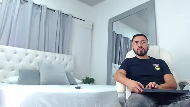 Snapshot of sebastian_colle chatting on 03.18.25 sebastian colle online show from 03.18.25