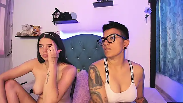 Snapshot of Ary_zakura chatting on 03.11.25 Ary zakura online show from 03.11.25