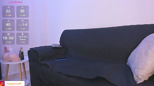 Angelgarcia  online show from 10.23.25