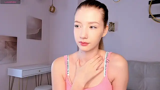 SunnivaCovil online show from 03.03.25