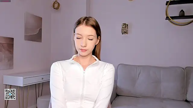 SunnivaCovil online show from 03.06.25