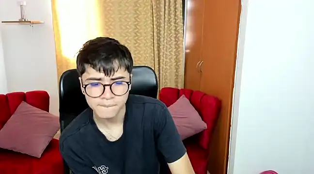 Snapshot of liam_orion chatting on 02.19.25 liam orion online show from 02.19.25