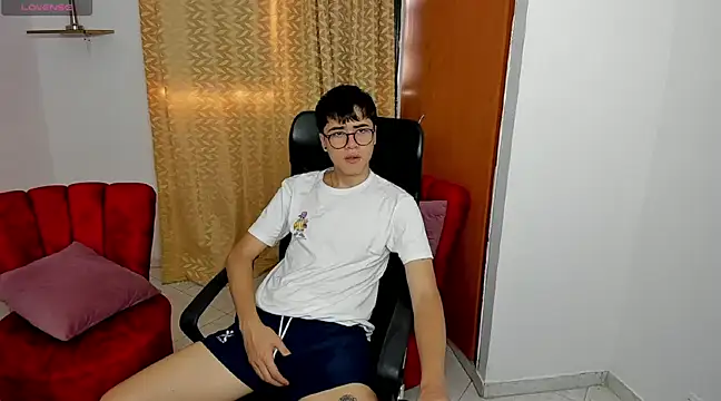 Snapshot of liam_orion chatting on 02.22.25 liam orion online show from 02.22.25