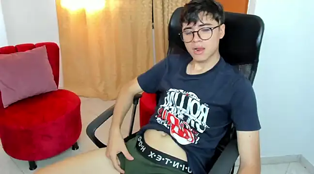 Snapshot of liam_orion chatting on 02.28.25 liam orion online show from 02.28.25