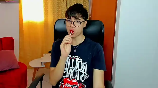 Snapshot of liam_orion chatting on 03.07.25 liam orion online show from 03.07.25