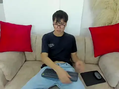 Snapshot of liam_orion chatting on 03.08.25 liam orion online show from 03.08.25