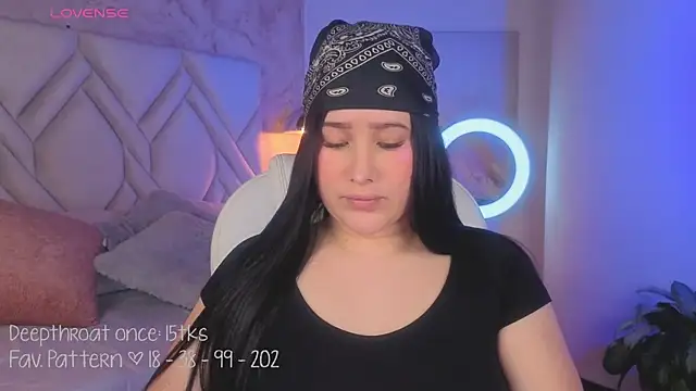 Snapshot of Leaa_Cox chatting on 04.22.26 Leaa Cox online show from 04.22.26