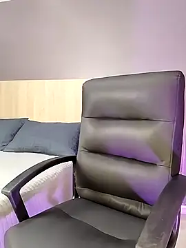 Ashly hills online show from 02.28.25