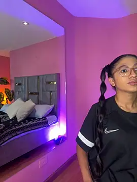 Tyla Ks online show from 03.19.25