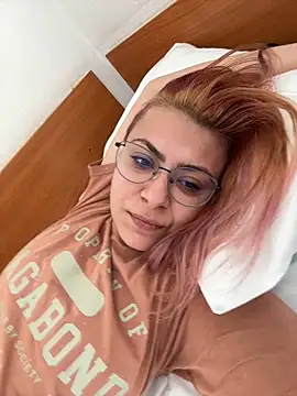 Snapshot of KittieHallo chatting on 02.21.25 KittieHallo online show from 02.21.25