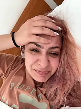 Snapshot of KittieHallo chatting on 02.21.25 KittieHallo online show from 02.21.25