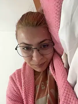 Snapshot of KittieHallo chatting on 02.22.25 KittieHallo online show from 02.22.25