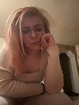 Snapshot of KittieHallo chatting on 02.28.25 KittieHallo online show from 02.28.25