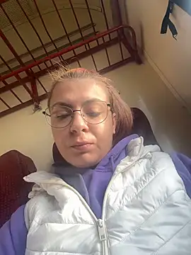 Snapshot of KittieHallo chatting on 03.11.25 KittieHallo online show from 03.11.25