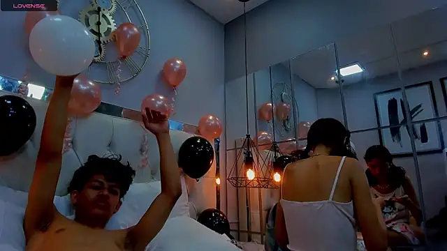 leslieanddrako online show from 10.14.25