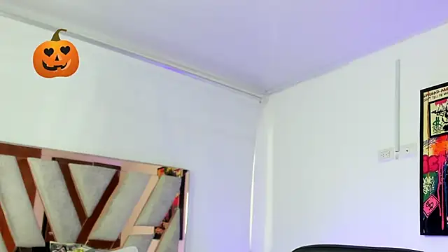 Snapshot of ValeAmayaa chatting on 10.15.25 ValeAmayaa online show from 10.15.25