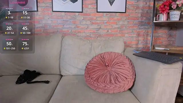 Lucia Brown  online show from 10.02.25