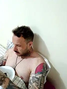 Snapshot of diroseno chatting on 02.19.25 diroseno online show from 02.19.25