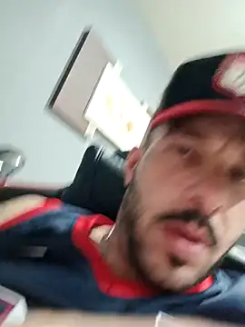 Snapshot of diroseno chatting on 10.29.25 diroseno online show from 10.29.25