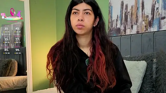Snapshot of Cassie_bloom chatting on 05.03.26 Cassie bloom online show from 05.03.26