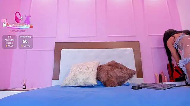 Snapshot of SOPHIATRISTA chatting on 09.15.25 SOPHIATRISTA online show from 09.15.25