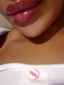 Snapshot of Sexlove1xo chatting on 09.25.25 Sexlove1xo online show from 09.25.25