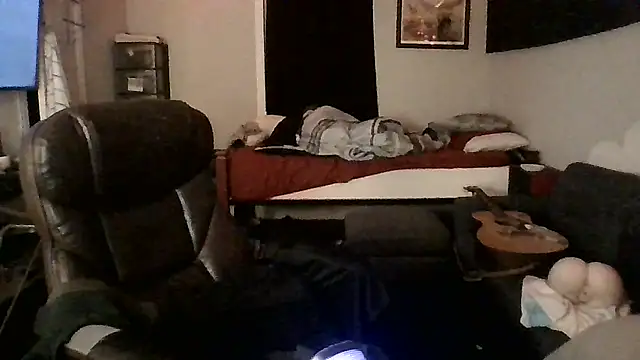 Snapshot of JCstrings chatting on 03.16.25 JCstrings online show from 03.16.25