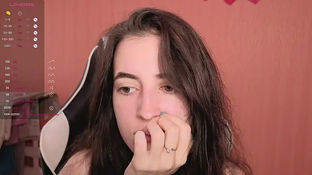 Snapshot of reaiss chatting on 09.14.25 reaiss online show from 09.14.25