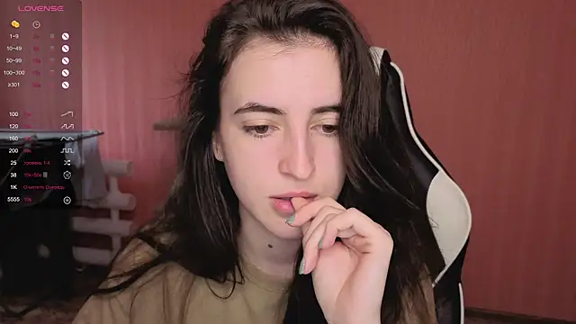 Snapshot of reaiss chatting on 09.22.25 reaiss online show from 09.22.25