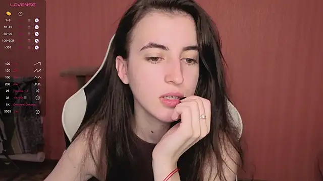 Snapshot of reaiss chatting on 09.28.25 reaiss online show from 09.28.25