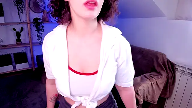 Snapshot of CurlyVixen chatting on 03.17.25 CurlyVixen online show from 03.17.25
