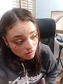Snapshot of ChloeAllennn chatting on 05.19.26 ChloeAllennn online show from 05.19.26