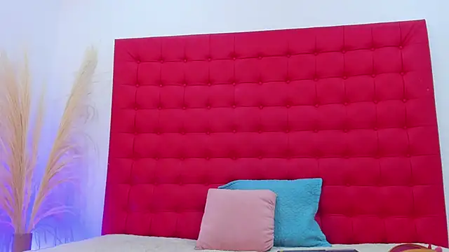 Maite Smith  online show from 02.25.25