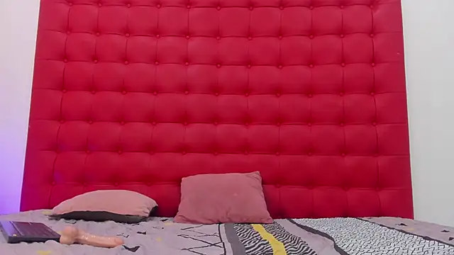 Maite Smith  online show from 03.04.25