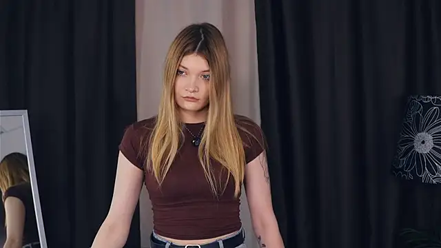 AnnisAtlee online show from 10.04.25