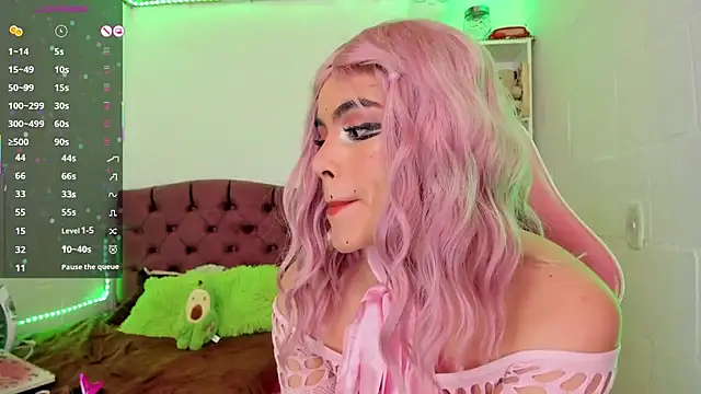 Snapshot of kit_kat_10 chatting on 02.26.25 kit kat 10 online show from 02.26.25