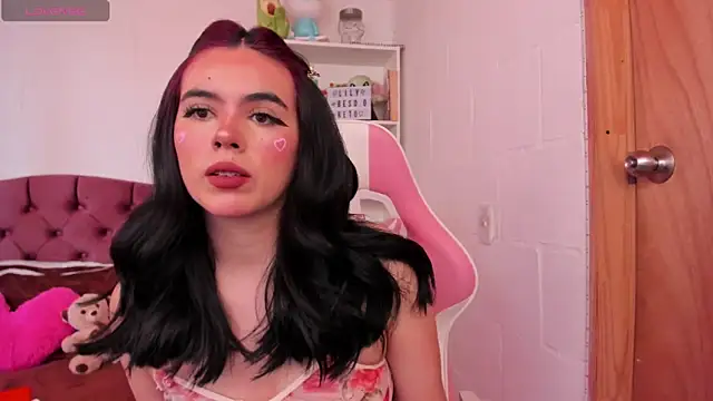 Snapshot of kit_kat_10 chatting on 03.04.25 kit kat 10 online show from 03.04.25