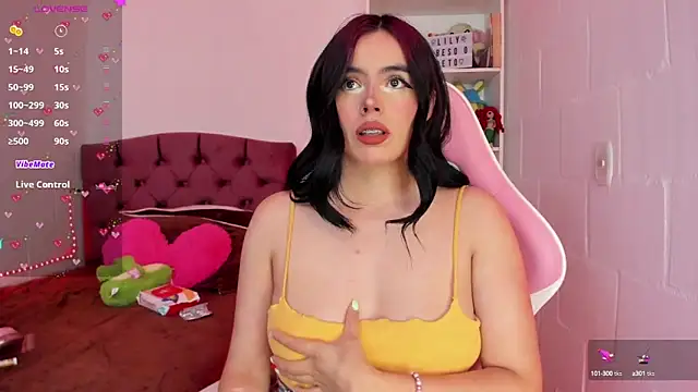 Snapshot of kit_kat_10 chatting on 03.11.25 kit kat 10 online show from 03.11.25