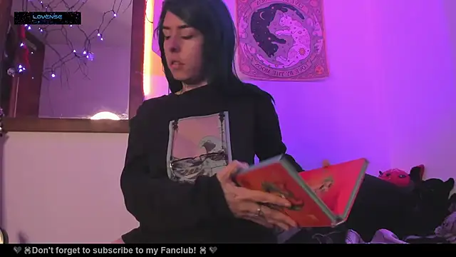 Hisato111 online show from 10.23.25