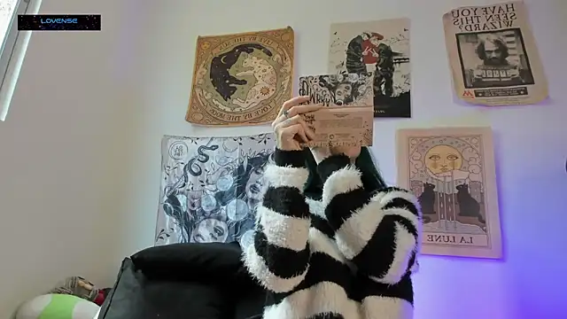 Hisato111 online show from 11.18.25