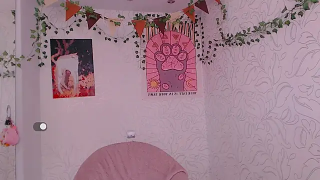 Snapshot of _miraclecattt_ chatting on 09.15.25  miraclecattt  online show from 09.15.25