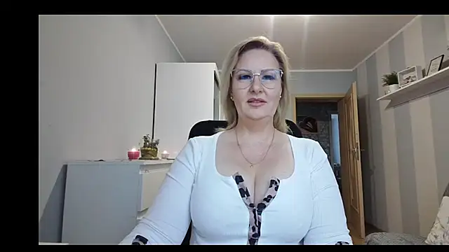 Snapshot of DianaLive chatting on 02.17.26 DianaLive online show from 02.17.26