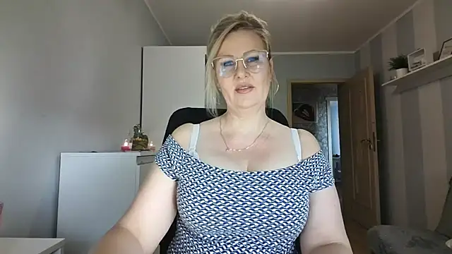 Snapshot of DianaLive chatting on 02.26.26 DianaLive online show from 02.26.26