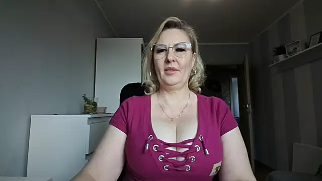 Snapshot of DianaLive chatting on 03.10.26 DianaLive online show from 03.10.26