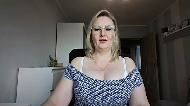 Snapshot of DianaLive chatting on 03.11.26 DianaLive online show from 03.11.26