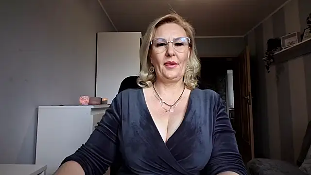 Snapshot of DianaLive chatting on 04.07.26 DianaLive online show from 04.07.26