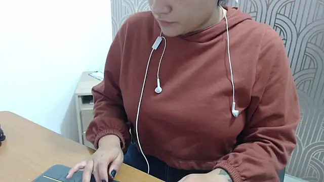 BloodyMaary  online show from 02.27.25